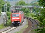 152 050-1 kommt mit einem gemischten Güterzug durch Bad Honnef gefahren. 

Bad Honnef 12.05.2015