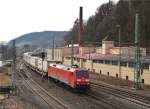 152 127-7 zieht am 07.Mrz 2015 einen DB-Schenker-KLV durch Kronach in Richtung Saalfeld.