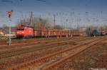 152 044 bringt am 24.02.07 den Kohlezug aus der Lausitz nach Chemnitz. Es ist das erste Mal, dass mir eine 152 an der Spitze des Kohlpendels vor die Linse kam. Rechts im Hintergrund wartet der Sonderzug aus Dresden die Einfahrt ab, whrend zugleich der RE nach Dresden den Bereich des Chemnitzer Hbf verlsst.