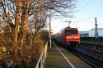 152 157-4 DB kommt durch Kohlscheid mit einem Kurzen Kesselzug aus Millingen(D) nach Antwerpen-Verb.Ibr.(B) und fährt durch Kohlscheid aus Richtung Herzogenrath und fährt die Kohlscheider-Rampe hoch nach Aachen-West. 
Bei schönem Sonnenschein am Kalten Morgen vom 27.11.2015.