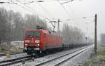 Mit einem gemischten Güterzug rollt 152 095 am 28.11.15 durch das winterlich angehauchte Leipzig-Thekla Richtung Mockau.