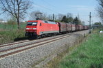 152 069 schleppt am 22.04.2016 einen Güterzug durch Obermylau(Vogtl.)