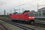 Nachschuss auf 152 119-4, die am Morgen des 06.08.2015 als Lokzug aus dem Badischen Bahnhof von Basel in Richtung Weil am Rhein/BW Haltingen fuhr.