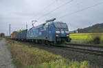 152 138-4 gesehen mit einem Containerzug am 13.11.2024 bei Kerzell. 