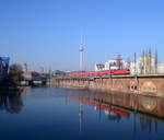 182 005 mit RE 3177 Magdeburg Hbf - Frankfurt(Oder) Hbf am 13.02.17 an der Jannowitzbrücke in Berlin.