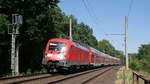 Ob eine 182 oder 112 oder 120 beim RE1 Rostock - Hamburg ist derzeit alles anzutreffen, hier 182 012 (-5) mit dem 4334 im Sachsenwald zwischen Schwarzenbek und Friedrichsruh; 04.07.2018  