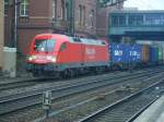 Am 03.01.2008 konnte ich 182 021 mit einem Containerzug aus Hamburg-Waltershof in Hamburg-Harburg im Bild festhalten.