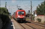 182 019 (9180 6 182 019-0 D-DB) durchfhrt den Haltepunkt Pfrauendorf(Inn). (10.07.2008)

