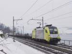 ES 64 U2 - 097 am 19.2.05 auf dem Streckenabschnitt Immensee - Arth-Goldau. Im Hintergrund sieht man noch den Zugersee