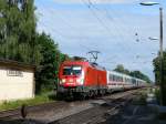 DB 182 007 mit dem verspteten EC 174 Budapest-Kelety - Hamburg-Altona auf der Umleitungsstrecke nach Berlin bei Durchfahrt in Weissig bei Grossenhain; 19.06.2010  