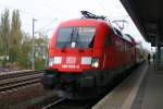 182 023 fhrt mit S1 nach Bad Schandau in Dresden-Dobritz ein. 26.10.2011