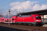 182 020 mit S1 nach Bad Schandau fhrt in Heidenau ein. 10.02.2013