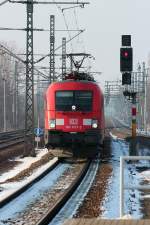 Frontansicht von der 182 023-2, sie kommt am 30.01.2014 mit der S1 nach Schöna in die S-Bahnstation Dresden Reick gefahren.