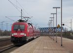 182 020 erreicht am 28.Mrz 2016 als S2 nach Delitzsch unt. Bf. den Bahnhof Leipzig-Messe.