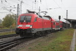 182 007-5 mit RE 4310(Rostock-Hamburg)bei der Ausfahrt im Rostocker Hbf.22.10.2016
