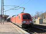 182 021-6 als Schublok für den RE 1 nach Magdeburg am 15. Februar 2017 in Bahnhof Berlin Wannsee.