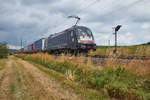 ES 64 U2-022 (182 522) am 11.07.2018 zu sehen mit einen Aufliegerzug bei Dörfle.