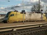 Die Siemens Dispolok ES64U2-012 im Bahnhof Bad Hersfeld msste auch mal wieder gewaschen werden