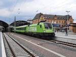 NeS 182 521 mit dem FLX 32615 von Berlin Hbf (tief) nach Suttgart Hbf, am 04.08.2021 beim Halt in Halle (S) Hbf.