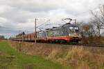 Hector Rail (Germany) 242 531 (182 531)  LA MOTTA  und 242 503 (182 503)  BALBOA  mit Erzzug Hamburg-Waltershof Hansaport - Dillingen/Saar (Hüde, 14.02.2022).