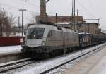 Da durch Bauarbeiten nur zwei Gterzuggleise in Magdeburg Hbf zur Verfgung stehen und beide belegt waren, schlich sich HUPAC 182 600-7 (ES 64 U2-100) ber Gleis 6 durch den Bahnhof.