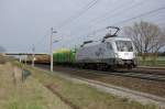 ES 64 U2 - 101 (182 601-5) zur Zeit von der Raildox GmbH & Co. KG gemietet mit einem Holzzug zwischen Growudicke und Rathenow wohl in Richtung Arneburg unterwegs. 15.04.2010
