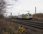 182 506 (ES 64 U2-006) mit Wagenlok 1216 955-5 und Containerzug in Fahrtrichtung Sden. Aufgenommen am 19.11.2012 in Eschwege West.