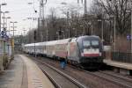 ES 64 U2-034 hinter HKX 1802 nach Kln in Recklinghausen-Sd 15.4.2013