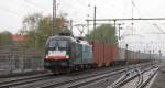 182 567 (ES 64 U2-067) mit ECTS-Trainguard-Werbung kam am 27.04.2013 aus Richtung Seelze durch Hannover-Linden/Fischerhof.