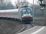 ES 64 U2 - 001 mit RB16322 auf dem Weg nach Eisenach. Einfahrt in den Bhf Weißenfels am 15. Januar 2014