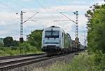 Nachschuss auf RADVE 183 500-8, als diese am Nachmittag des 25.05.2020 zusammen mit 4185 011-1 am Schluss eines langen Leerzuges von 111 222-6 hing und hier bei Hügelheim über die Rheintalbahn durchs Markgräflerland in Richtung Basel rollte. Außerdem lief in der Mitte des Zuges auch die 111 210-1 als Wagenlok mit.