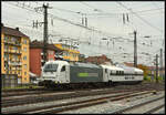 RADVE 183 500-8 mit dem LUXON Aussichtswagen (CH-RADVE 61 85 8990 003-3 SRmz) als DZ 1398 München - Braunschweig am 24.10.2024 in Würzburg.