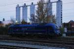 BERLIN, 27.10.2009, 183 500-8 im Güterbahnhof Greifswalder Straße -- aufgenommen kurz nach 18:00 Uhr mit Blende 4,8 und 2 sec. Belichtungszeit