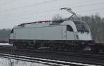 ... und das ganze nochmal mit Nachschuss. 183 701-2 mit Containerzug am 19.02.2010 durch Eschwege West in Fahrtrichtung Norden.