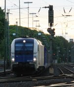 183 705 von der Wiener Lokalbahnen fhrt mit einem langen Dacia-Autoleerzug aus Tongeren(B) nach Ciumesti(RO) bei der Ausfahrt aus Aachen-West und fhrt in Richtung Aachen-Hbf,Kln in der