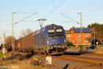 183 500 von der MGW Services mit dem Spanplattenzug in Richtung Paderborn um dort die Fahrtrichtung zu ändern um dann weiter nach Kassel zu fahren. Hier bei Paderborn- Bennhausen am 30/12/13. (Übrigens das Letzte Sonnenbild des Jahres 2013)