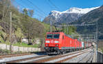 DB Cargo 185 085 und eine weiter 185 ziehen am 8. April 2017 einen UKV-Zug bei Lalden die Lötschberg-Südrampe hinauf.