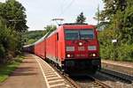Mit einem Autozug fuhr am 27.08.2015 die 185 359-7 durch den Haltepunkt Etterzhausen aus Richtung Nürnberg gen Regensburg.