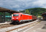 
Die 185 227-6 (91 80 6185 227-6 D-DB) der DB Cargo Deutschland AG fährt am 15.07.2017 mit einem gem. Güterzug durch den Bahnhof Betzdorf/Sieg in Richtung Köln. 
