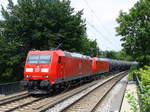 185 004-9 185 172-4 beide von DB und fahren durch Aachen-Schanz mit einem langen Ölzug aus Antwerpen-Petrol(B) nach Basel(CH) und kommen aus Richtung Aachen-West in Richtung Aachen-Hbf,Aachen-Rothe-Erde,Stolberg-Hbf(Rheinland)Eschweiler-Hbf,Langerwehe,Düren,Merzenich,Buir,Horrem,Kerpen-Köln-Ehrenfeld,Köln-West,Köln-Süd. 
Aufgenommen vom Bahnsteig von Aachen-Schanz.
Bei Sommerwetter am Mittag vom 23.6.2017.