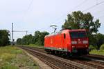 185 007-2 DB als Tfzf fährt in Schkortleben auf der Bahnstrecke Halle–Bebra (KBS 580) Richtung Großkorbetha. [8.8.2017 - 11:45 Uhr]