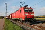 Einfahrt am 04.05.2016 von der 185 122-9 mit einem gemischten Güterzug (Mannheim Rbf - Chiasso) auf das Überholgleis in Müllheim (Baden), um dort vom Fernverkehr überholt zu