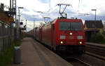 185 228-4 und eine 185er beide von DB kommen als Umleiter mit einem LKW-Zug aus  Novara- Boschetto(I) nach  Zeebrugge-Vorming(B)  und kammen aus Richtung