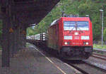 185 214-4 DB kommt mit einem  Betonschwellenzug aus Norden nach Süden und kommt aus Richtung Köln,Bonn und fährt durch Rolandseck in Richtung Koblenz.
Aufgenommen vom Bahnsteig in Rolandseck.
Bei Sommerwetter am Nachmittag vom 31.7.2018.