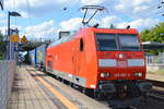 DB Cargo Deutschland AG mit  185 001-5  [NVR-Number: 91 80 6185 001-5 D-DB] und KLV-Zug (LKW WALTER Trailer) am 10.08.18 Bf. Berlin-Hohenschönhausen.