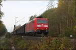 Am 6.11.2018 kam DB 185101 mit einem Güterzug in Richtung Norden durch Osnabrück Hellern.