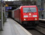 185 254-0 DB kommt aus Richtung Köln,Aachen-Hbf und fährt durch Aachen-Schanz mit einem Containerzug aus Verona(I) nach Antwerpen-Combinant(B) und fährt in Richtung Aachen-West.