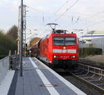 185 043-7 DB kommt als Umleiter mit einem Kohlenleerzug aus Garching(D) nach Gent-Zeehaven(B) und fährt durch Kohlscheid aus Richtung Herzogenrath und fährt die Kohlscheider-Rampe hoch nach Aachen-West. 
Aufgenommen von Bahnsteig 2 in Kohlscheid. 
Bei schönem Frühlingswetter am 7.4.2019.