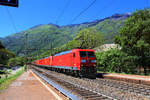 An der alten Ceneri-Strecke Bellinzona-Lugano in Mezzovico (wird bald durch einen Basistunnel ersetzt): Güterzug mit den 4 DB-Lokomotiven 185 117, 129, 102 und 137. 6.Mai 2019 