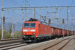 DB Lok 185 132-8 durchfährt den Bahnhof Möhlin.